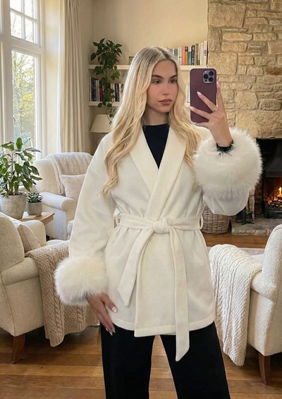 Manteau court en laine pour femme – Automne/Hiver , col V et poignets duveteux